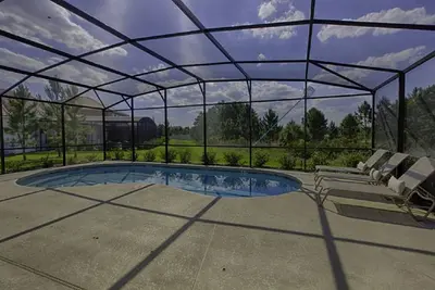 Image de Stunning 5 bed 4 bath Modern Villa Sw Facing Pool Overlooking Greenery