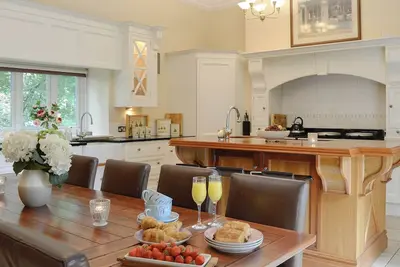 Image de 5 chambres à coucher à Keswick