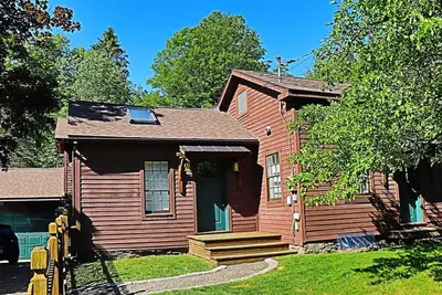 Image de Craftsman House Charming Arts & Craft style home close to Cooperstown village