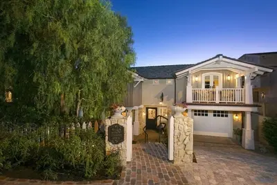 Image de Maison de style Artisan avec des vues incroyables. . .