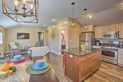 Image de Cozy & Urban Ludington Apt ~ 1 Mi to Lake Michigan