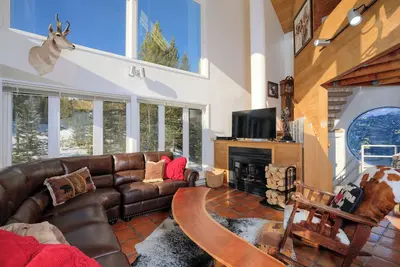 Image de Ski in/out home w/private hot tub, sauna, fireplace & great views - Low Dog Mountain Chalet