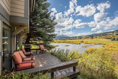 Image de Beautiful condo at Big Sky Golf Course w/community hot tub & fireplace - Creek Front Condo