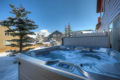 Image de Home close to Big Sky Resort & Town Center w/private hot tub - Ousel Falls Chalet