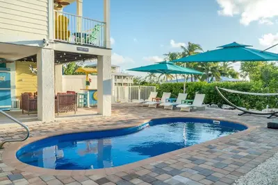 Image de Absolutely Perfect! Reel Vacation Villa w\/Pool, Dock, Close to Beach w\/Extras!