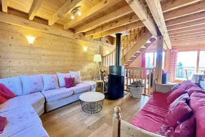 Image de Grand chalet proche des pistes et du centre du village