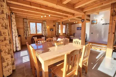 Image de Charmant chalet typique avec de superbes vues montagnes