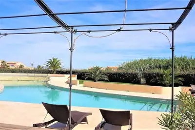 Image de Beau T2 Entierement Climatise Avec Terrasse, Garage Et Piscine A 1km Des Plages