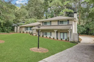 Image de Renovated, Comtemporary Safe Quiet Minute to I-285, Close to Atlanta