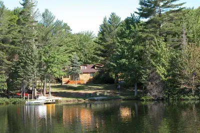 Image de Quiet year round lake home, swimming\/fishing, near Pictured Rocks, trail access