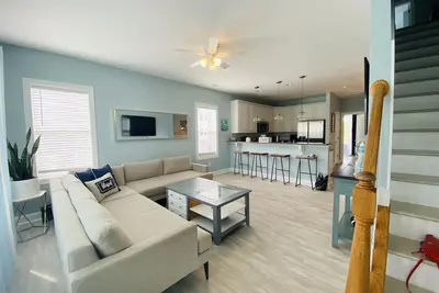 Image de Newly renovated! Sea Breeze is close to the beach! Next to the State park.