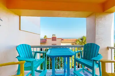 Image de Oceanfront condo with Shared Pool, Ocean View, High-Speed WiFi, & Central Ac