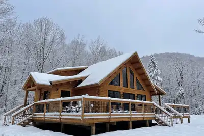 Image de New Custom Log Home 3br, Loft, 2. 5 Bath, Sleeps 8