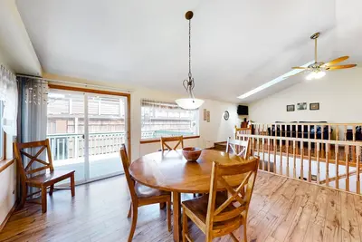 Image de Family-Friendly Coastal Home w/ Free WiFi, Washer/Dryer, & Easy Beach Access
