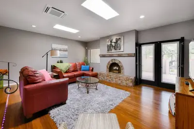 Image de Single-Level Oasis w/ Mountain Views, Fast WiFi, Washer/Dryer, & Shared Pools
