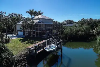 Image de Waterfront 4Bdr/4ba House with Heated pool, Bonus room and game room!