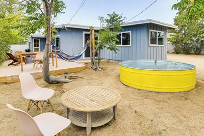 Image de 5 Mi to Joshua Tree Nat'l Park: Home w/ Game Room