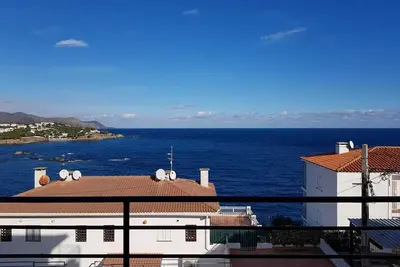 Appartement vue mer 2 chambres grande terrasse  a 400m de la plage Cau del Llop