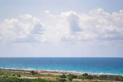 Image de Sunny Haven Sea View Escape by Sea N' Rent