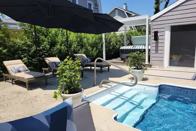 Image de Walk to Beach w Pool and Jacuzzi Hot Tub, Near Train, Restaurants