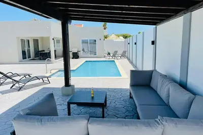 New villa for 6 pes. with private pool
