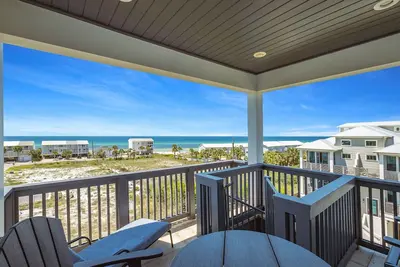 Image de Good Day Getaway— gulf-views w/private pool, minutes walk to beach, Bikes