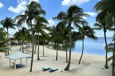 Image de Crystal Kai Condo at The Kaibo Yacht Club w/ Beach & Pool