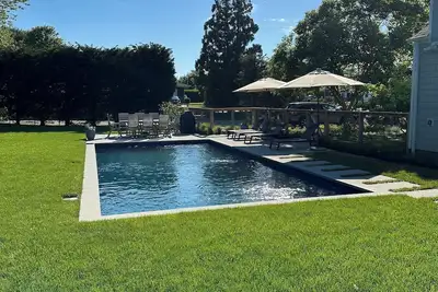 Image de Just Listed! Newly Renovated Beautiful 4 bed with gorgeous pool area