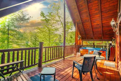 Image de Spring Cozy Couple’s Cabin! Hot Tub, Comfy Bed