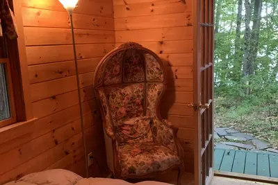 Image de a relaxing guest house in the woods on a Lake