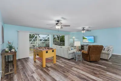 Image de Rental Ready! Newly Renovated 2\/2 Pool Home with Boat Lift, Incredible Access