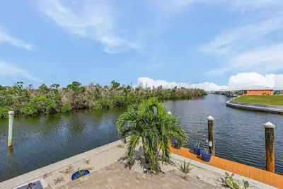 Image de Welcome to Porchfish! 3/2 in St. James City! Boat lift & Beautiful Views! No Hurricane Damage