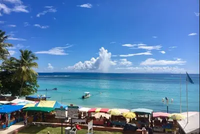 Image de Splendide logement au pied de la plage du Bourg a Sainte Anne