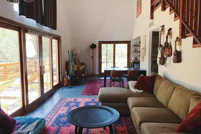 Image de Secluded Riverfront Cabin Near Yosemite