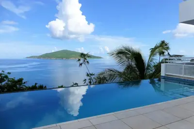 Image de A Large, Modern Villa With Infinity Pool, Spa & Expansive Outdoor Living Space.