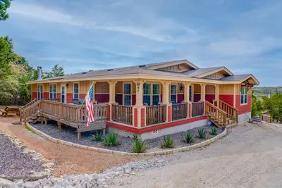 Image de Canyon Lake Retreat w/ Hot Tub, Fire Pit & Grill!