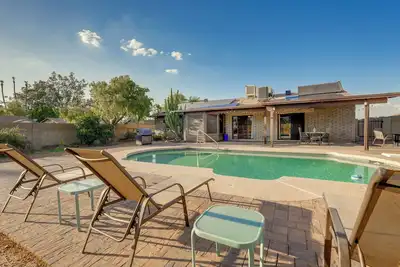 Image de 5 Mi to Mill Ave: Tempe Home w/ Pool & Fire Pit