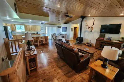Image de Large House with 2 King Beds, Game Room and Deck, 60 minutes from Jackson Hole
