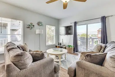 Image de Carolina Beach Condo with Deck: Steps to Shore!