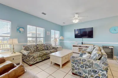 Image de Vibrant Gulf Front Duplex w/ a Shared Pool & Free WiFi in a Great Location