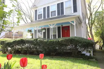 Image de Charming 4 bedroom that backs up to a park; 1 mile from the beach!
