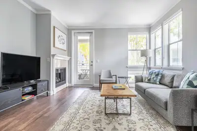 Image de Dreamy San Mateo 2br w/ W/D, Pool, Gym, Parking, near 101, by Blueground