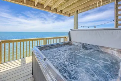 Image de Summer Savings - Soundfront Home w/ Hot Tub, Launch Dock, and Windsports Access