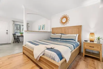 Image de Easy Walk to Beach! Completely Updated! ~ Pool, Free Parking, Free Activities! ~ 113 Pelican Pointe