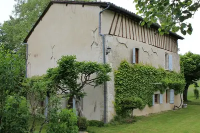 Image de Maison de campagne familiale avec jardin, près d'Eymet et Bergerac, idéale pour pêche et détente