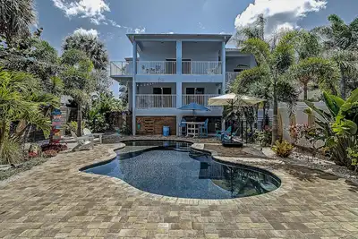 Image de Salty Life Pool Home ~ Ocean Views ~ Walk to Flagler Avenue ~ 604s