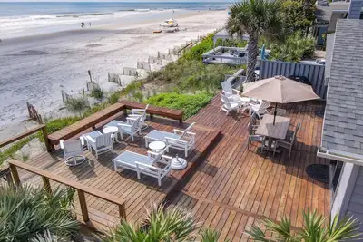 Image de Beachfront Deck with steps down to the white sandy beach! Sea Dunes Sandcastle 1a
