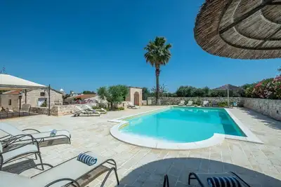 Image de holiday vacation large villa rental italy, bari, puglia, apulia, trulli, pool, wifi, short term long term italian villa