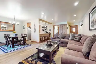 Image de Modern Hidden Beauty, Quiet Location! Laundry, Gas Grill, Near Walking Trails