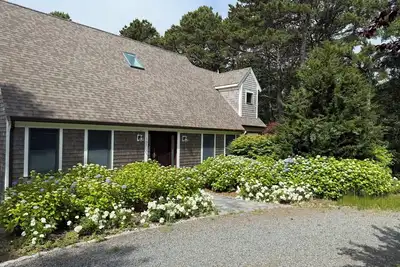 Image de Recently Renovated Sprawling Home (2424)